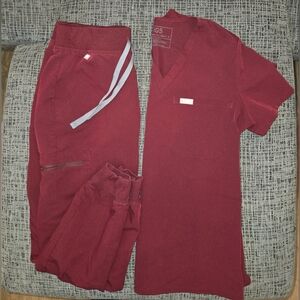 Figs Technical Collection Burgundy Scrub Set, Size Small